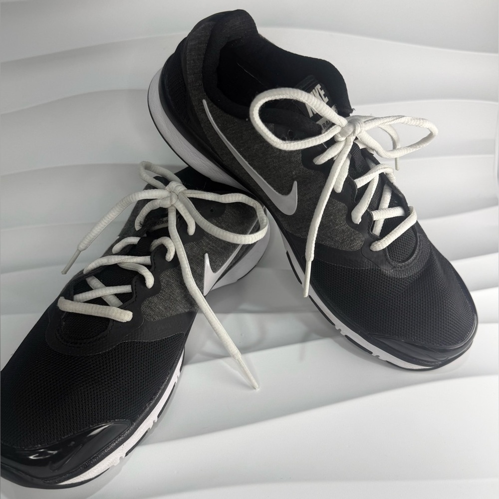 Women Nike Black and White Athletic Shoes